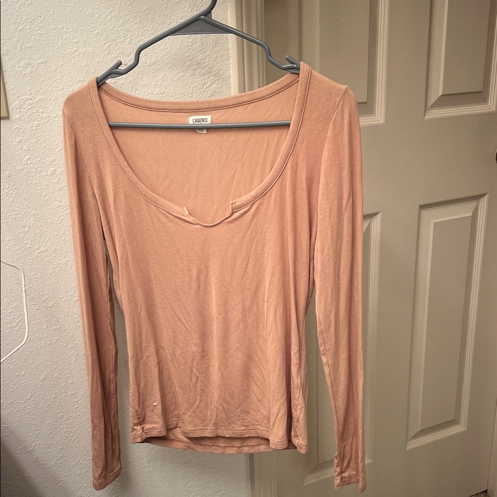 L'AGENCE Dorothy Long Sleeve Top in Prailine